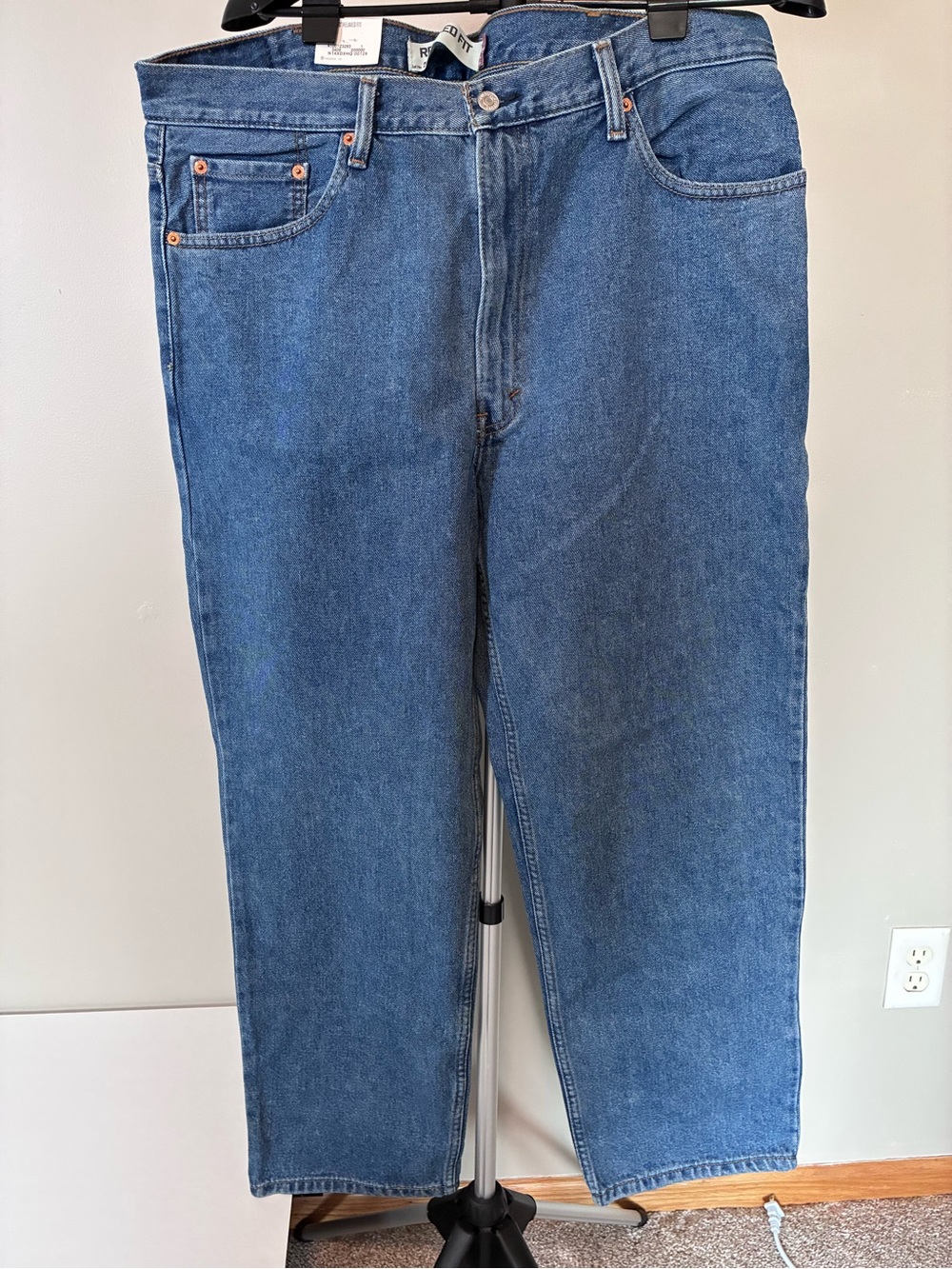 NWT Levi’s 550 Relaxed Fit Men’s Jeans 40x30 Medium Wash Straight Leg